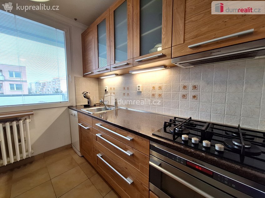 Pronájem bytu 2+1 47 m^2 Anastázova, Praha 6 