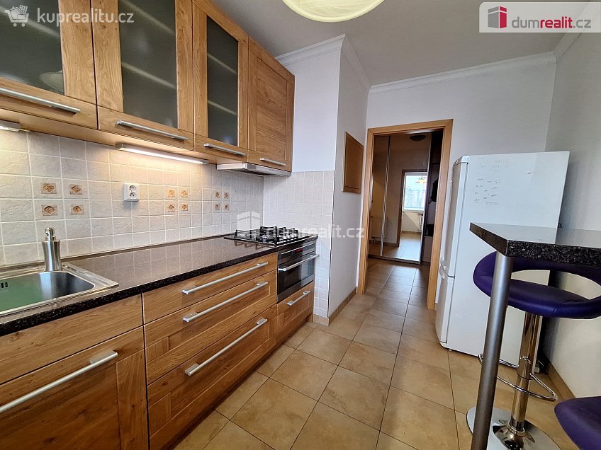 Pronájem bytu 2+1 47 m^2 Anastázova, Praha 6 