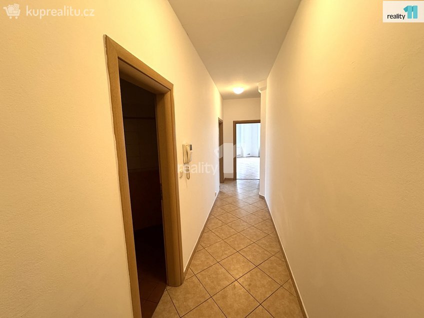 Pronájem bytu 2+kk 87 m^2 Kolbenova, Praha 9 