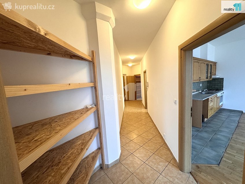 Pronájem bytu 2+kk 87 m^2 Kolbenova, Praha 9 