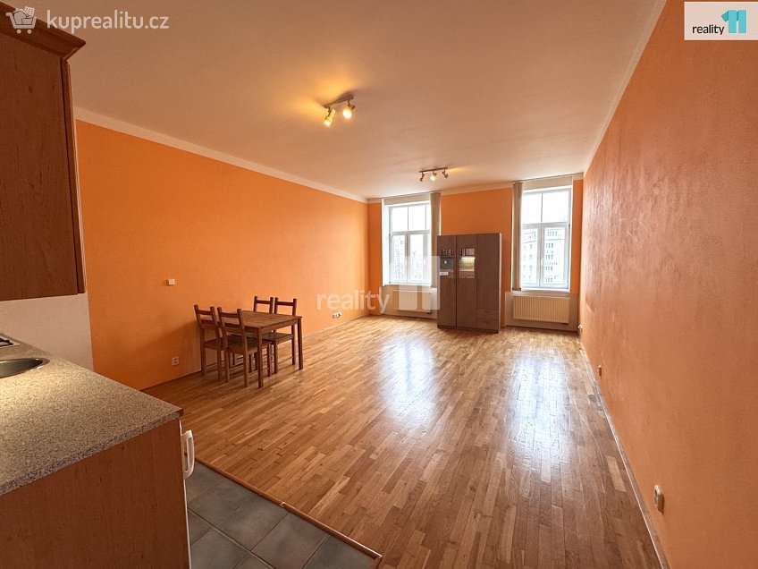 Pronájem bytu 1+kk 43 m^2 Kolbenova, Praha 9 