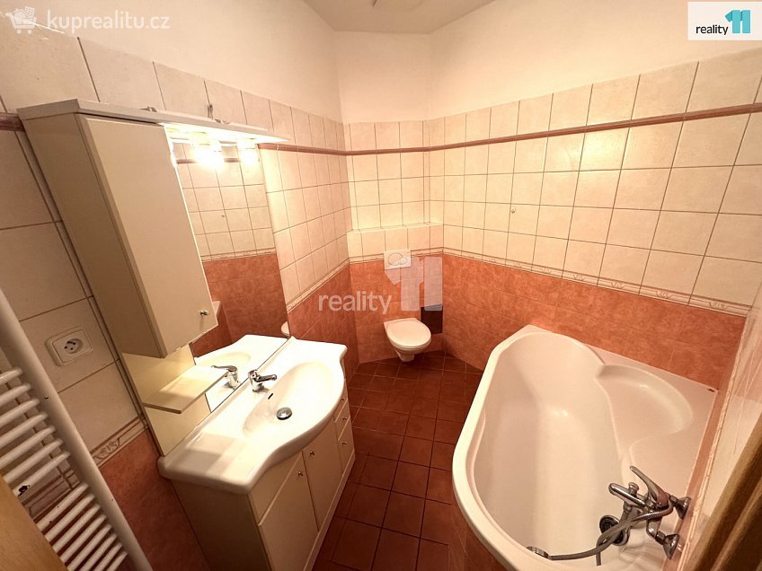 Pronájem bytu 1+kk 43 m^2 Kolbenova, Praha 9 