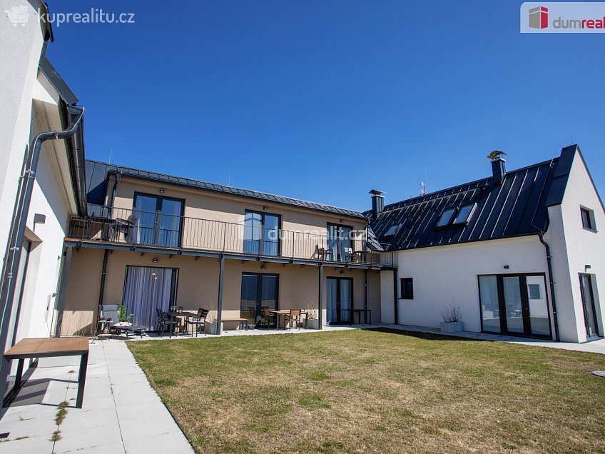 Prodej bytu 1+kk 47 m^2 Frymburk, Frymburk 