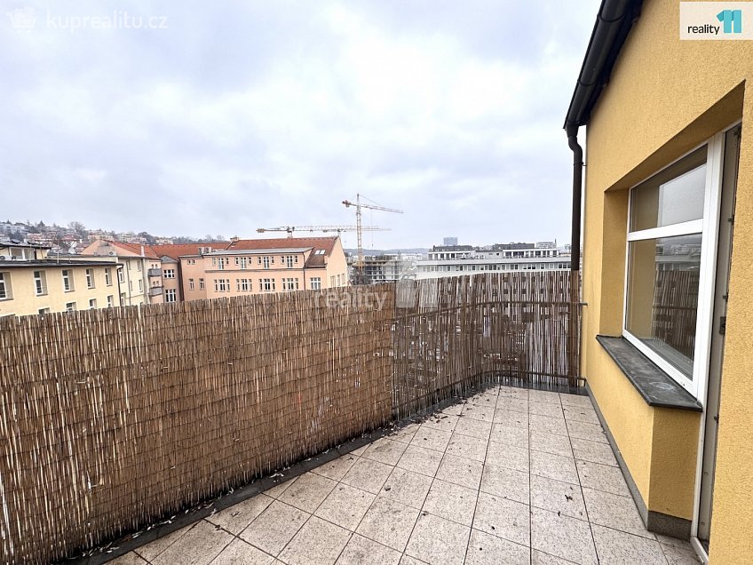 Pronájem bytu 1+kk 100 m^2 Kolbenova, Praha 9 