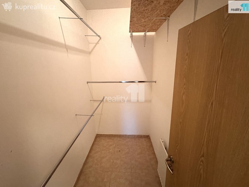 Pronájem bytu 1+kk 100 m^2 Kolbenova, Praha 9 