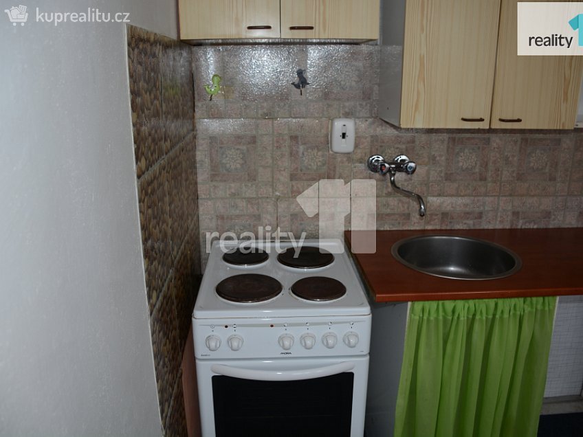 Pronájem bytu 1+kk 19 m^2 Revoluční, Nové Sedlo 