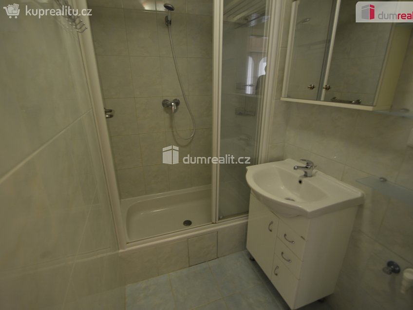 Pronájem bytu 2+kk 44 m^2 Na rovnosti, Praha 3 