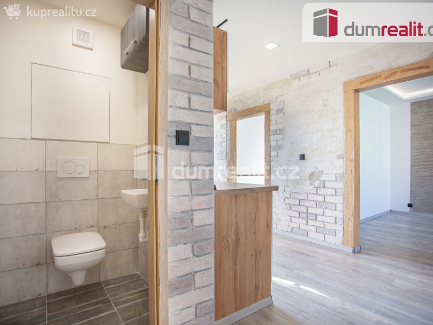 Pronájem bytu 2+1 52 m^2 M. Horákové, České Budějovice 