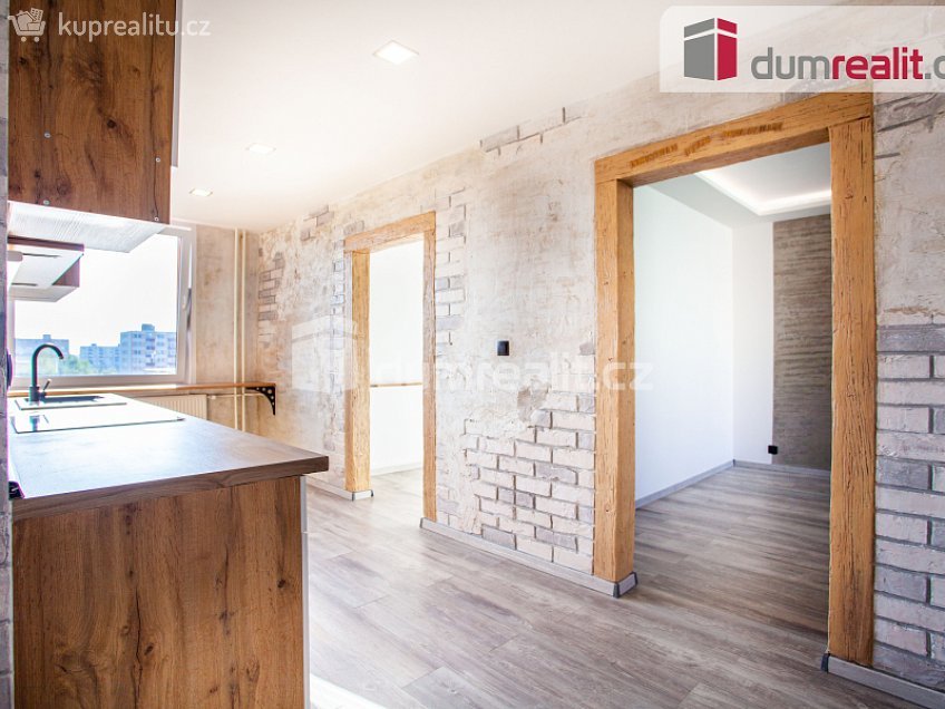 Pronájem bytu 2+1 52 m^2 M. Horákové, České Budějovice 