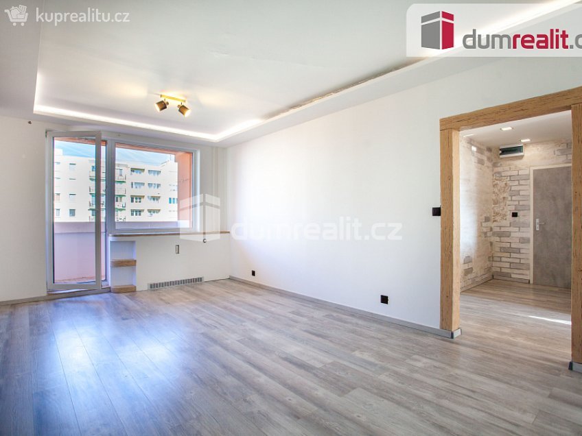 Pronájem bytu 2+1 52 m^2 M. Horákové, České Budějovice 