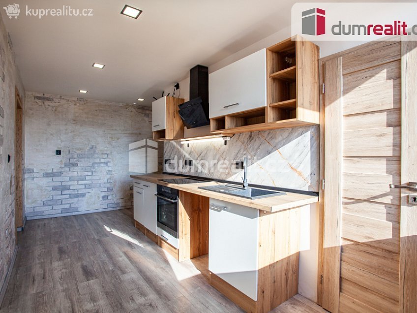 Pronájem bytu 2+1 52 m^2 M. Horákové, České Budějovice 