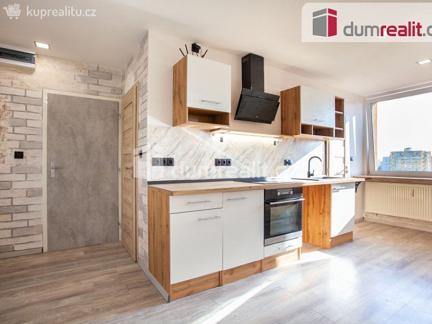 Pronájem bytu 2+1 52 m^2 M. Horákové, České Budějovice 