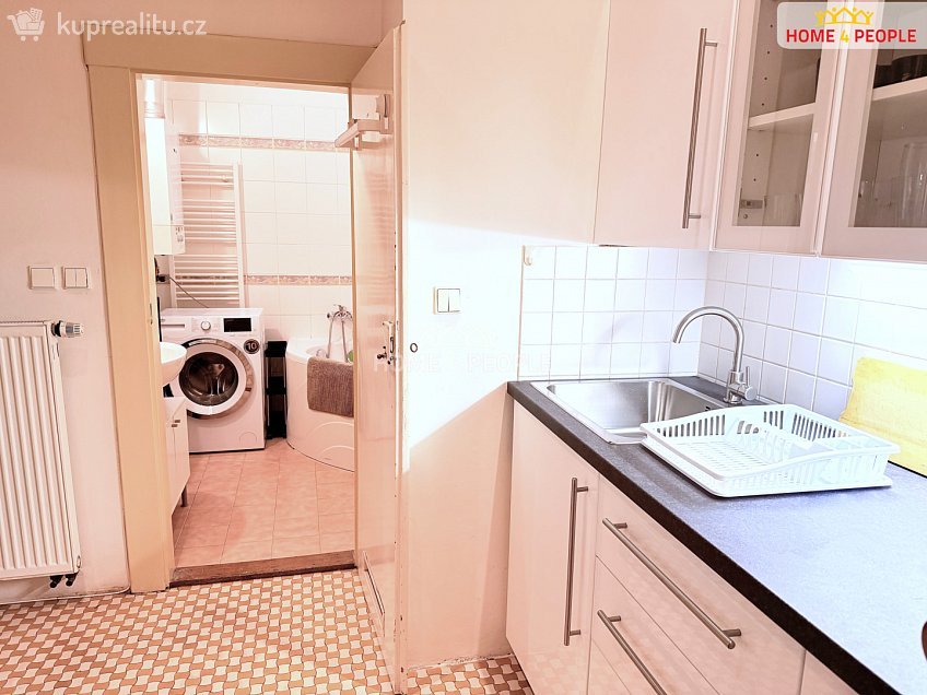 Pronájem bytu 2+1 48 m^2 Biskupcova, Praha 3 