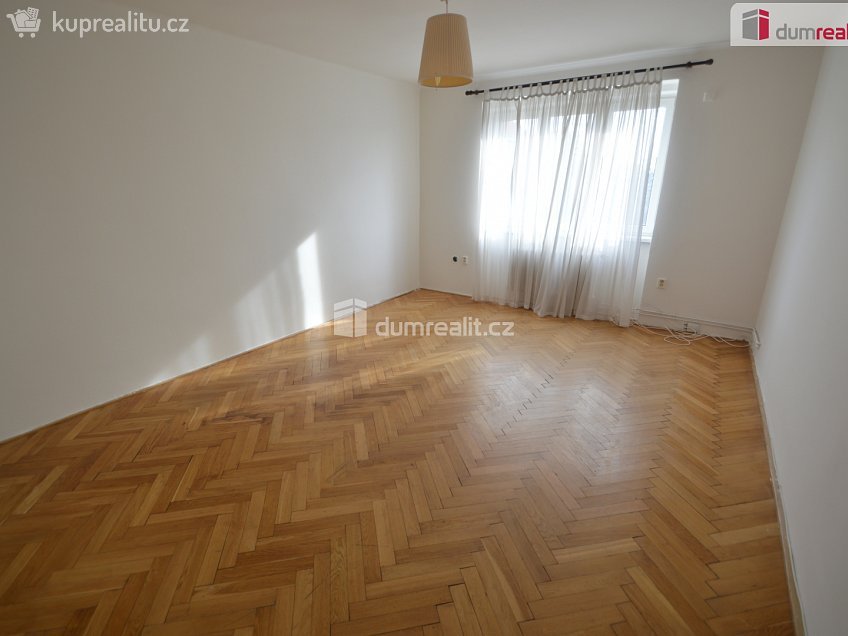 Pronájem bytu 2+kk 48 m^2 Jeseniova, Praha 3 