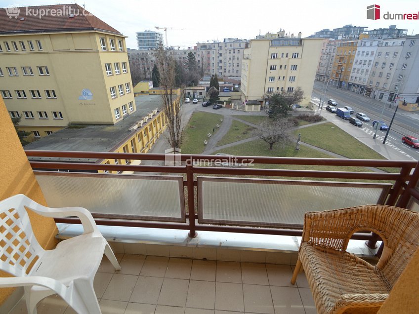 Pronájem bytu 2+kk 48 m^2 Jeseniova, Praha 3 