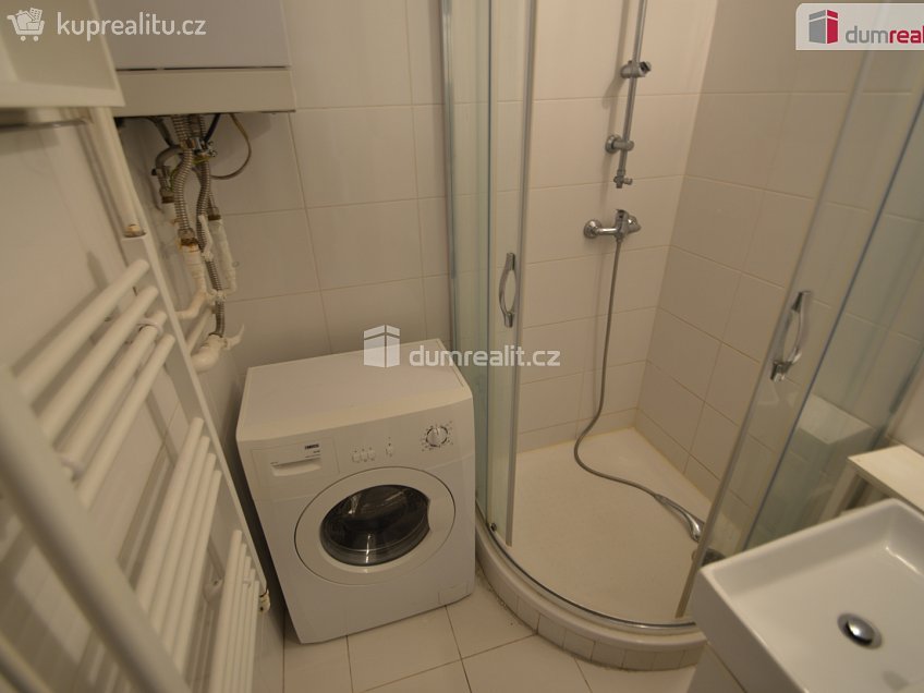 Pronájem bytu 2+kk 48 m^2 Jeseniova, Praha 3 