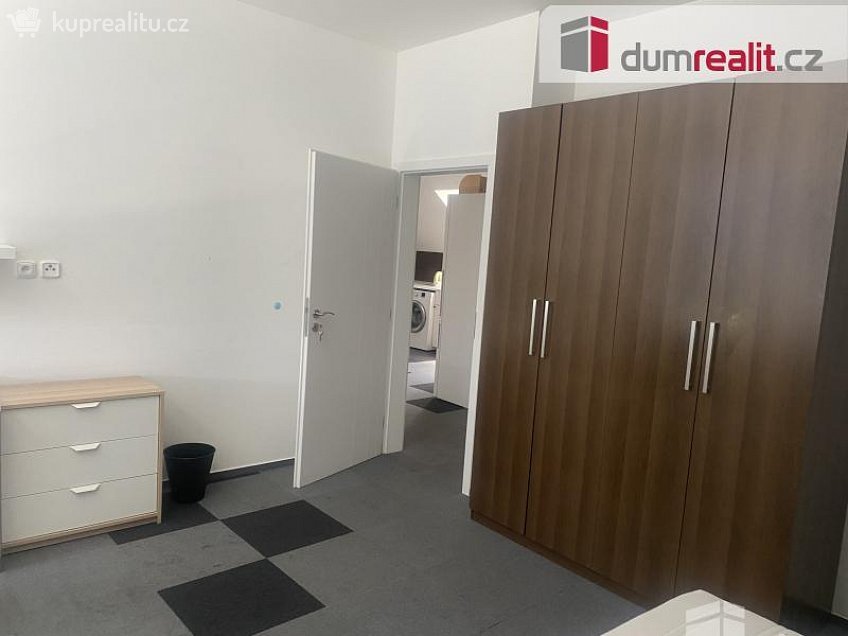 Pronájem bytu 1+kk 16 m^2 Pilská, Praha 14 