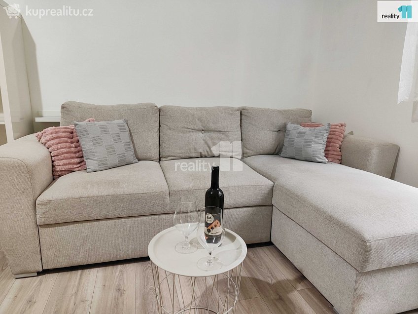 Pronájem bytu 2+kk 52 m^2 Radlická, Praha 5 