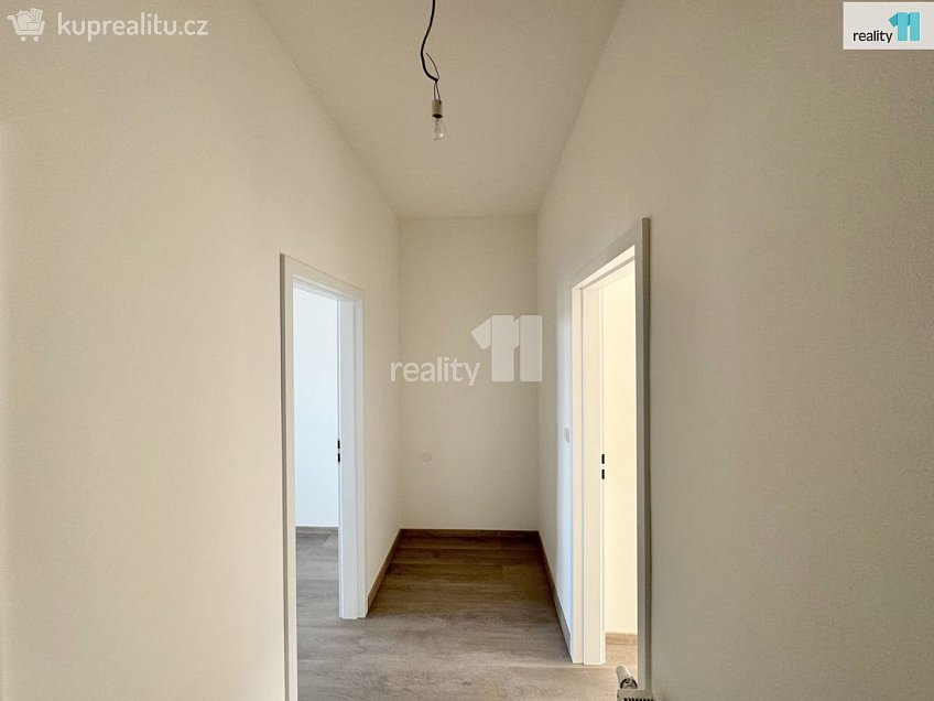 Pronájem bytu 1+1 47 m^2 Hanusova, Praha 4 