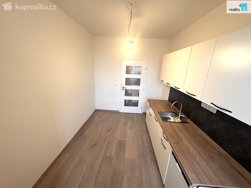 Pronájem bytu 1+1 47 m^2 Hanusova, Praha 4 