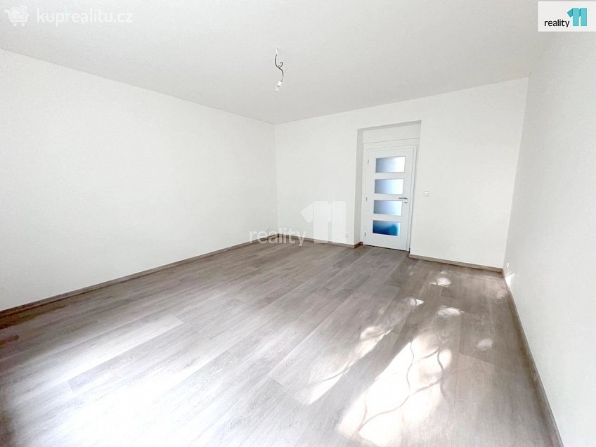 Pronájem bytu 1+1 47 m^2 Hanusova, Praha 4 