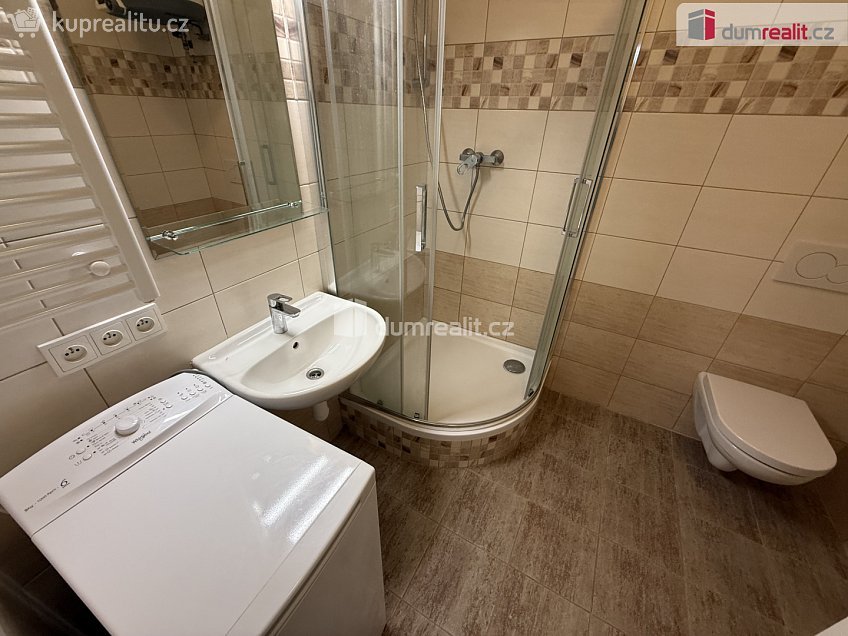 Pronájem bytu 1+1 27 m^2 Drtinova, Praha 5 