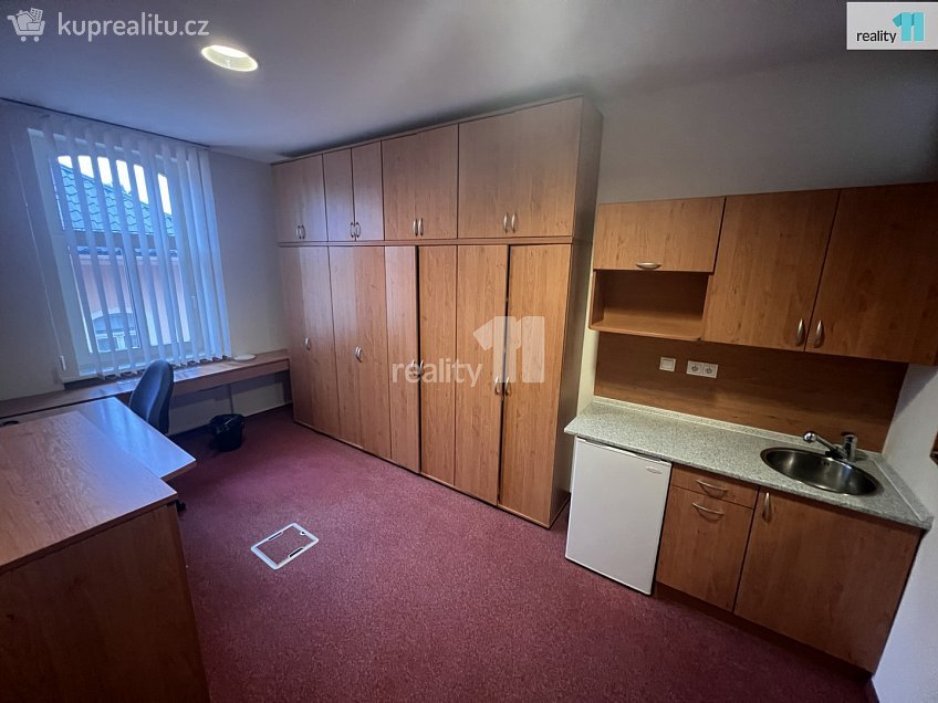 Pronájem  kanceláře 31 m^2 Chebská, Karlovy Vary 