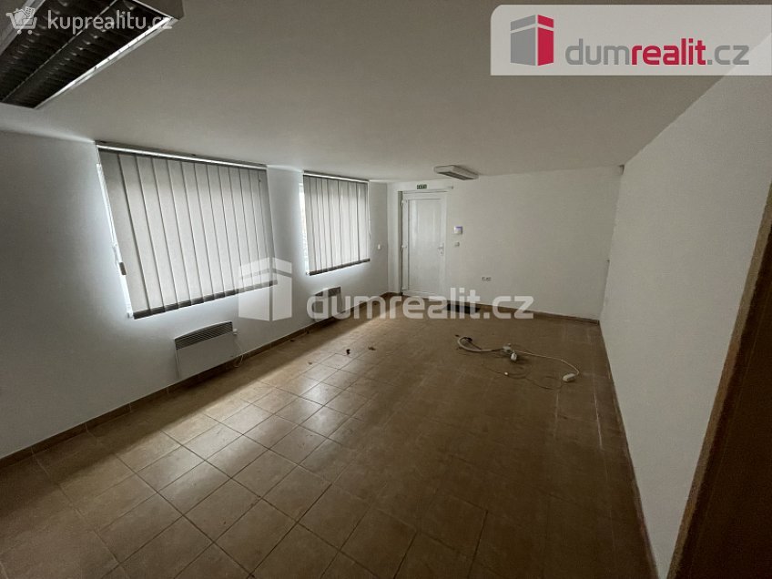 Pronájem  výrobních prostor 677 m^2 V Lukách, Příbram 