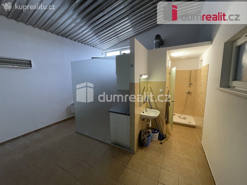 Pronájem  výrobních prostor 677 m^2 V Lukách, Příbram 