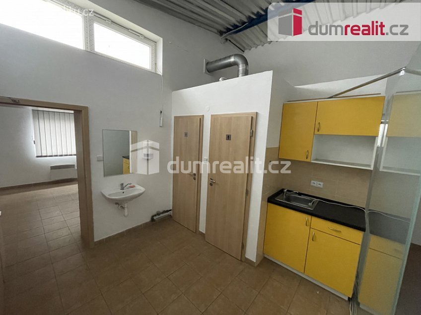 Pronájem  výrobních prostor 677 m^2 V Lukách, Příbram 