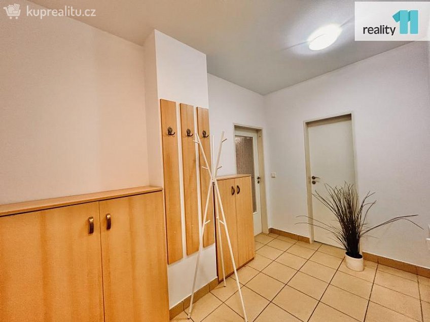 Pronájem bytu 1+kk 50 m^2 Pod Bohdalcem I, Praha 10 