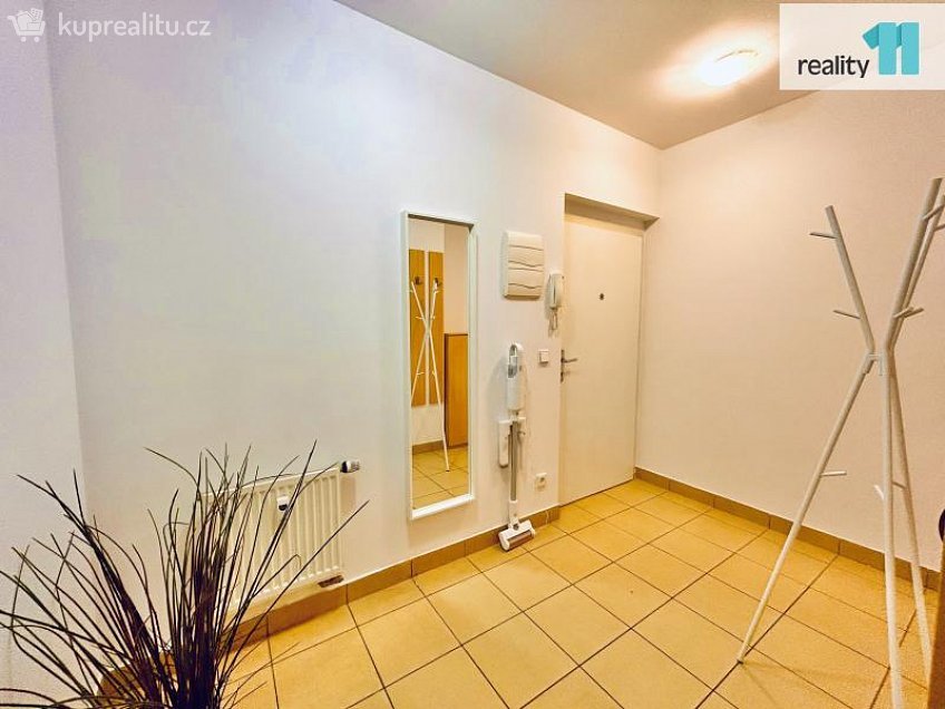 Pronájem bytu 1+kk 50 m^2 Pod Bohdalcem I, Praha 10 