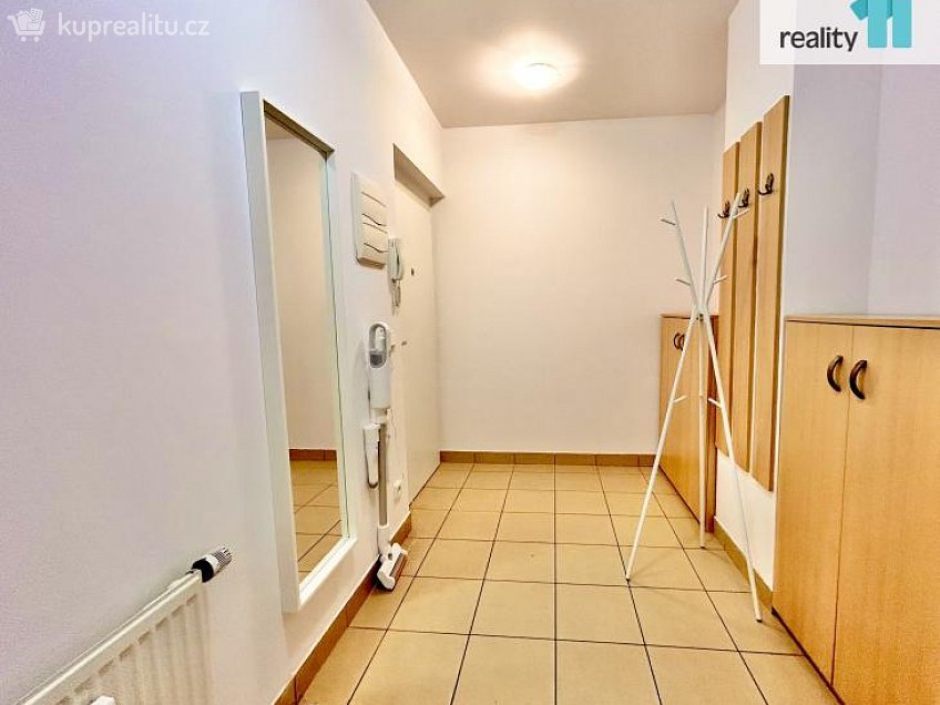 Pronájem bytu 1+kk 50 m^2 Pod Bohdalcem I, Praha 10 