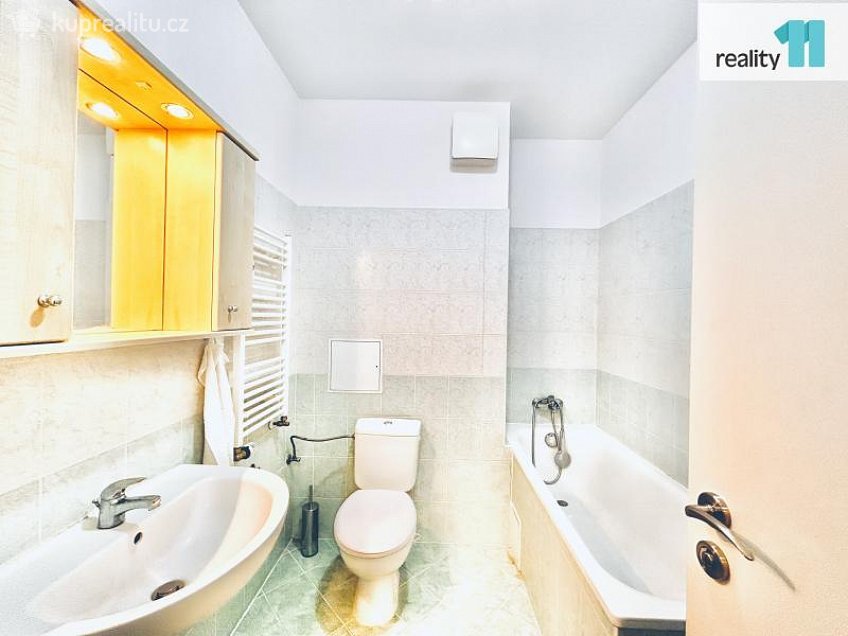 Pronájem bytu 1+kk 50 m^2 Pod Bohdalcem I, Praha 10 