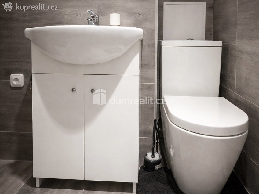 Pronájem bytu 3+kk 90 m^2 Modlany, Modlany 