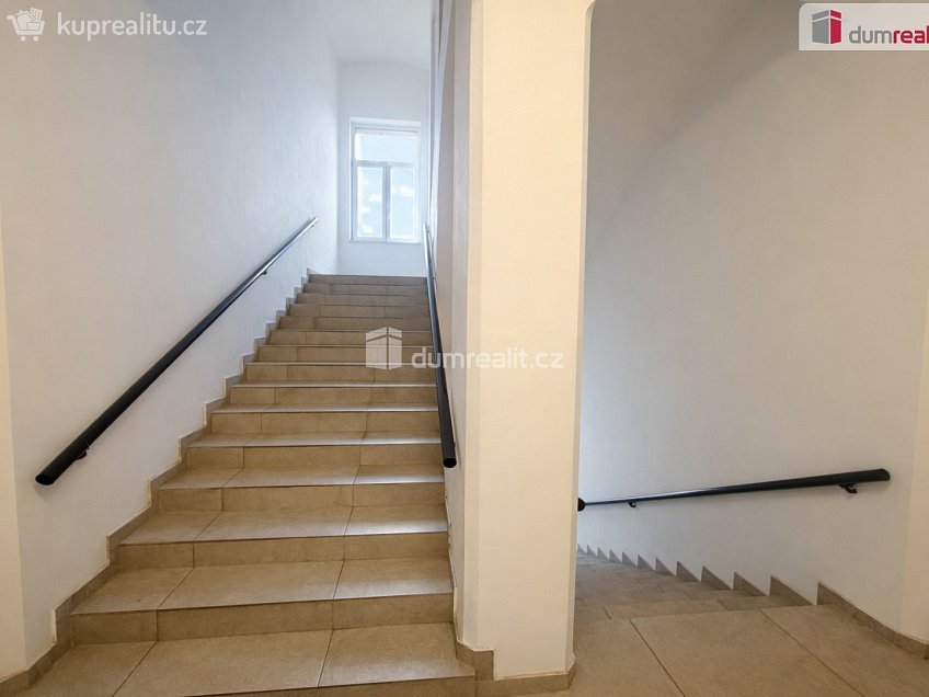 Pronájem bytu 2+kk 83 m^2 Modlany, Modlany 