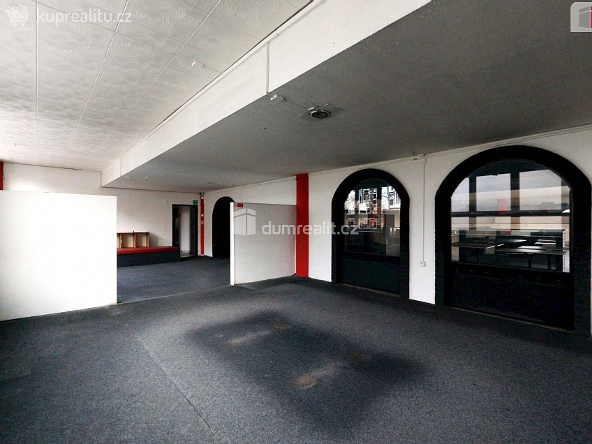 Pronájem  obchodních prostor 420 m^2 U Centrumu, Orlová 
