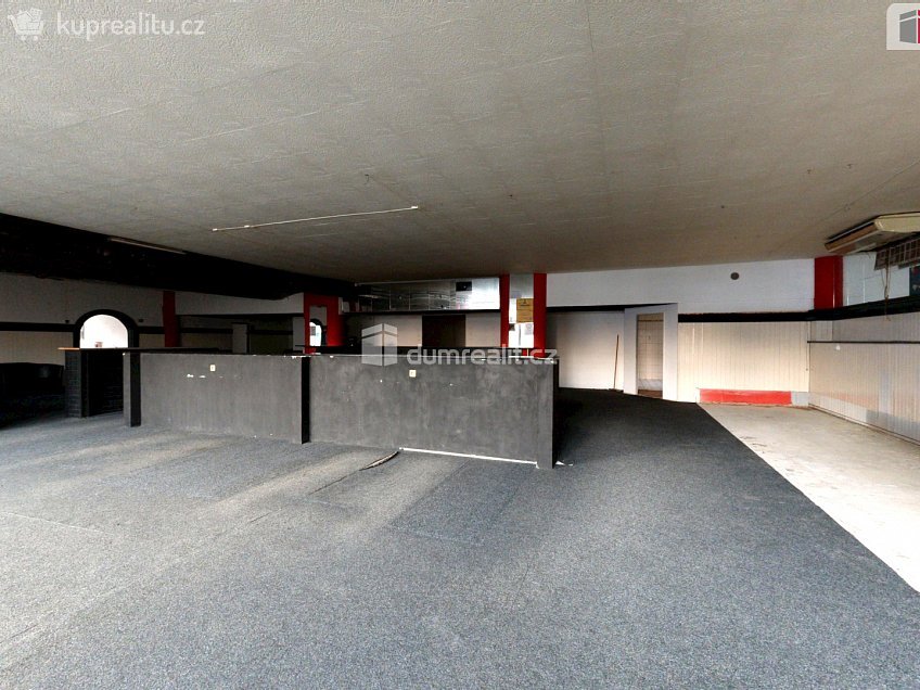 Pronájem  obchodních prostor 420 m^2 U Centrumu, Orlová 