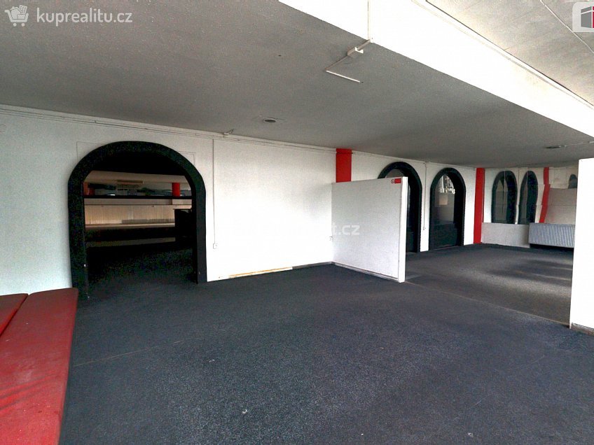 Pronájem  obchodních prostor 420 m^2 U Centrumu, Orlová 