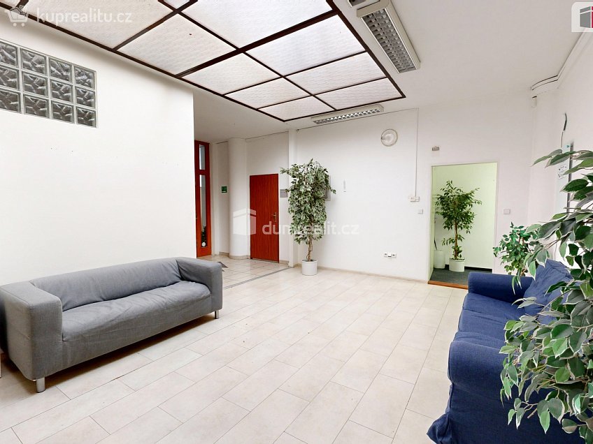 Pronájem  obchodních prostor 109 m^2 U Centrumu, Orlová 