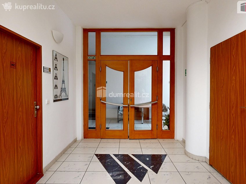 Pronájem  obchodních prostor 109 m^2 U Centrumu, Orlová 