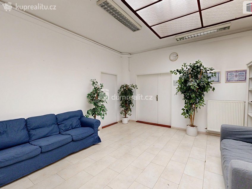 Pronájem  obchodních prostor 109 m^2 U Centrumu, Orlová 