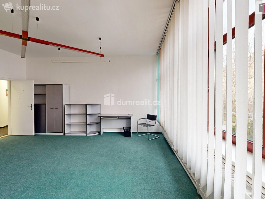 Pronájem  obchodních prostor 109 m^2 U Centrumu, Orlová 