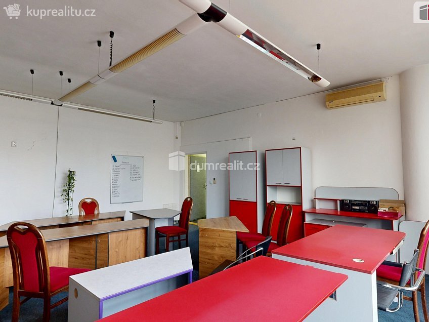 Pronájem  obchodních prostor 51 m^2 U Centrumu, Orlová 