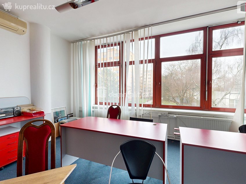 Pronájem  obchodních prostor 51 m^2 U Centrumu, Orlová 