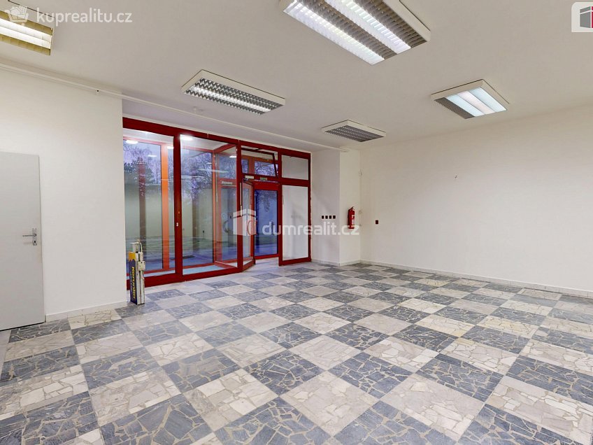 Pronájem  obchodních prostor 77 m^2 U Centrumu, Orlová 