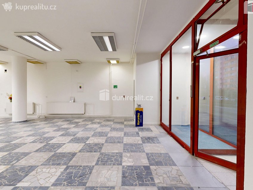 Pronájem  obchodních prostor 77 m^2 U Centrumu, Orlová 