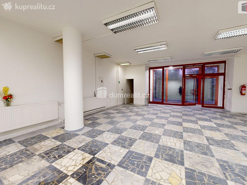 Pronájem  obchodních prostor 77 m^2 U Centrumu, Orlová 