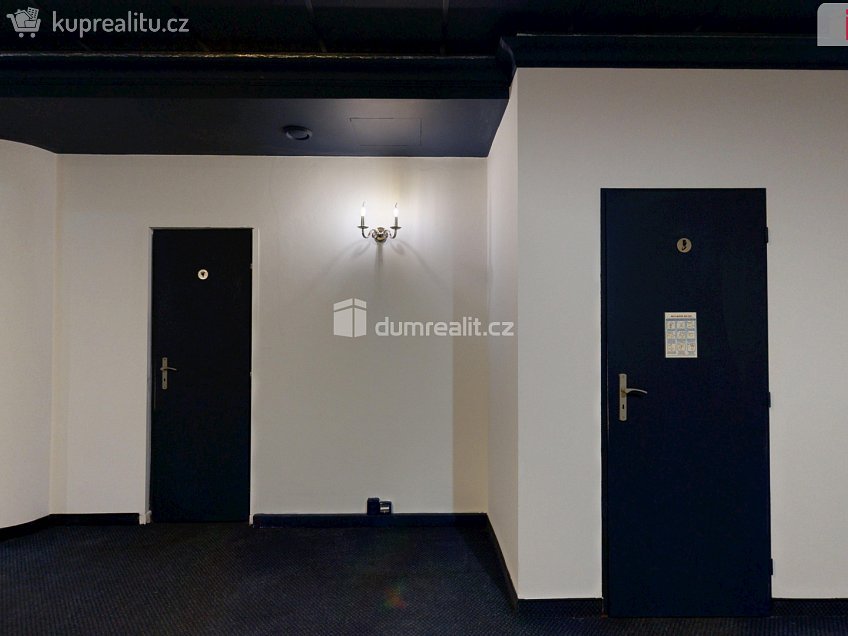 Pronájem  obchodních prostor 88 m^2 U Centrumu, Orlová 