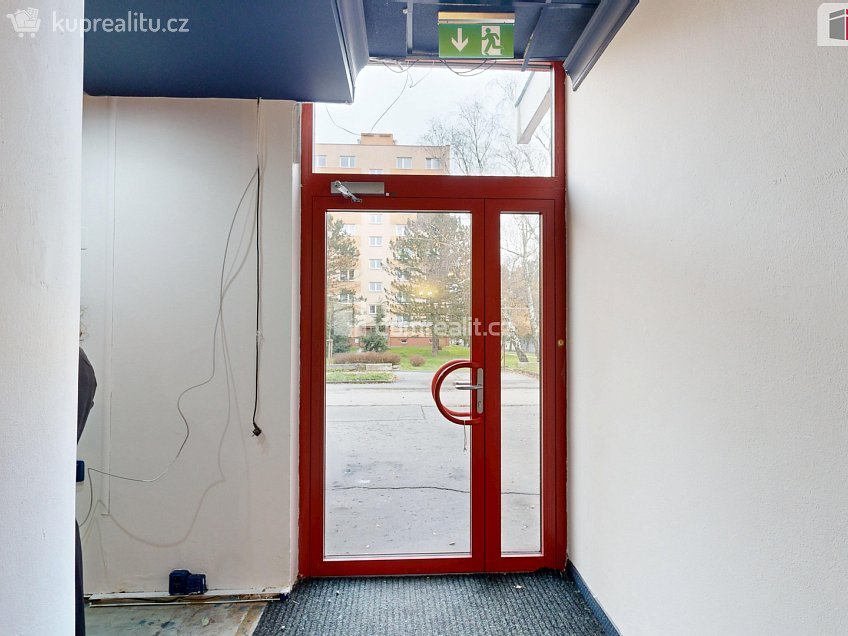 Pronájem  obchodních prostor 88 m^2 U Centrumu, Orlová 